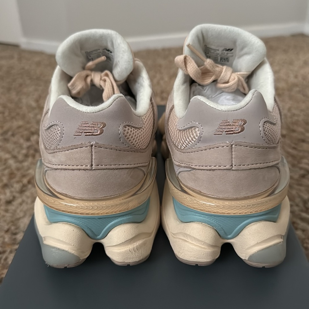 New Balance 9060 Beige Pink/Baby Blue Suede Women Size 8/Men Size 6.5 - Picture 3 of 9